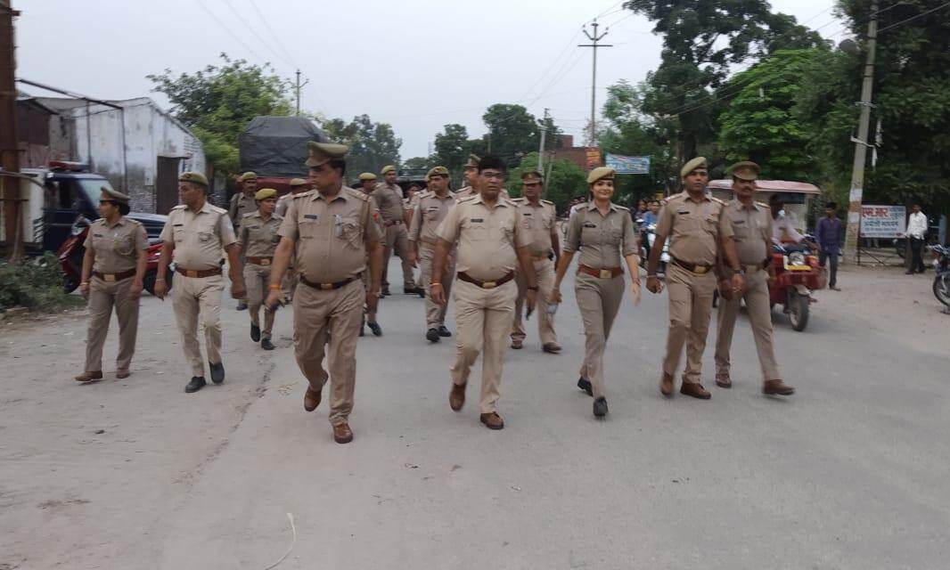 इंस्पेक्टर संतोष कुमार सिंह ने किया फ्लेग मार्च