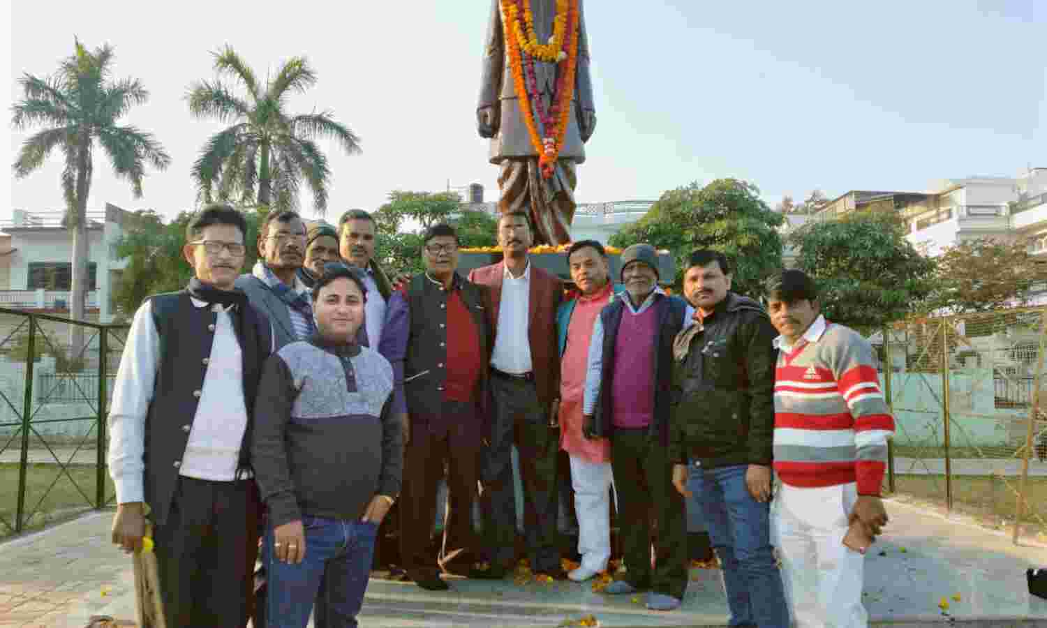 लखनऊ में सविता समाज ने मनाया जननायक कर्पूरी ठाकुर का जन्म दिवस