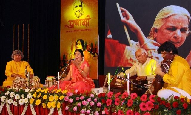 ख्याति प्राप्त लोक गायिका मालिनी अवस्थी ने अपनी गुरू स्व0 गिरिजा देवी को श्रद्धा सुमन अर्पित किया