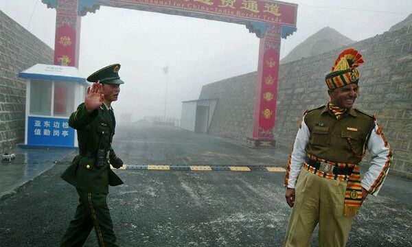 डोकलाम विवाद : भारत और चीन की सेना हटी