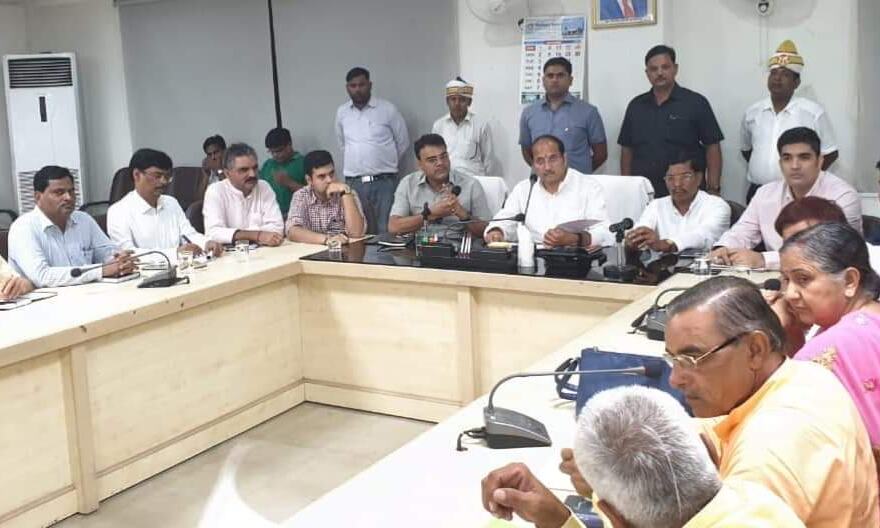 मुख्यमंत्री के कार्यक्रम की तैयारियों की गन्ना विकास मंत्री सुरेश राणा ने समीक्षा की