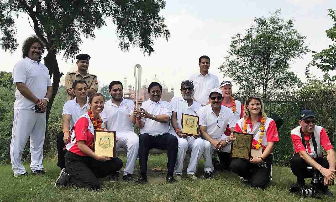 चेतन चौहान ने काॅमन वेल्थ गेम्स की क्वींस बैटन का किया स्वागत