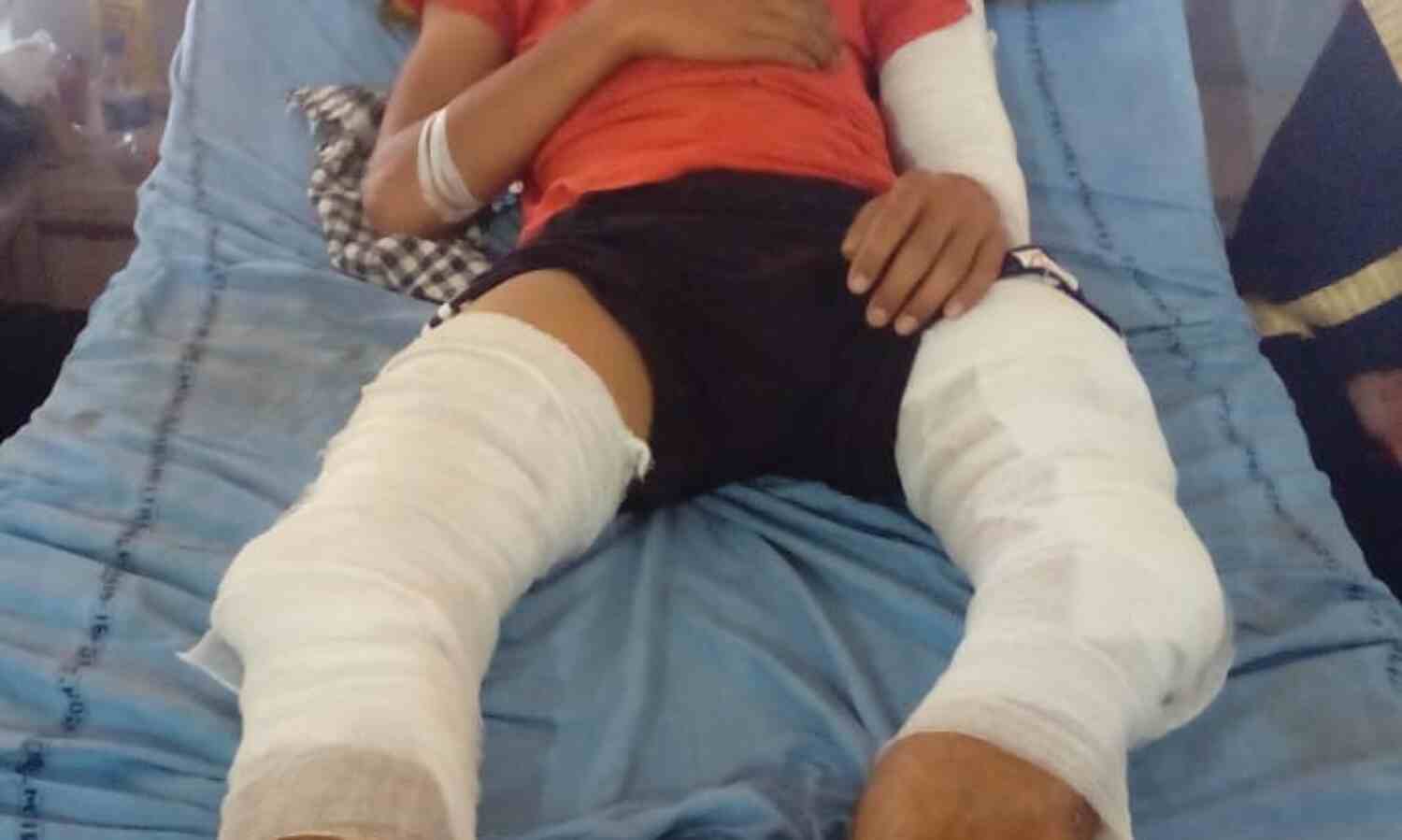 विद्युत तार हटवाने सहित मुआवजा दिलाने की मांग