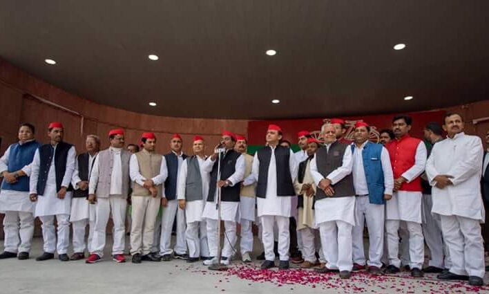 चाय-पकौड़े पर बहुत चर्चा हो गई अब सच्चाई पर चर्चा करना हैं :अखिलेश यादव