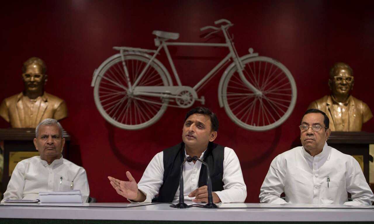 ग्रामीण क्षेत्रों में विद्युत दरों में की गयी बेतहाशा वृद्धि भाजपा सरकार की किसानों के प्रति नफरत को दर्शाता है : अखिलेश यादव