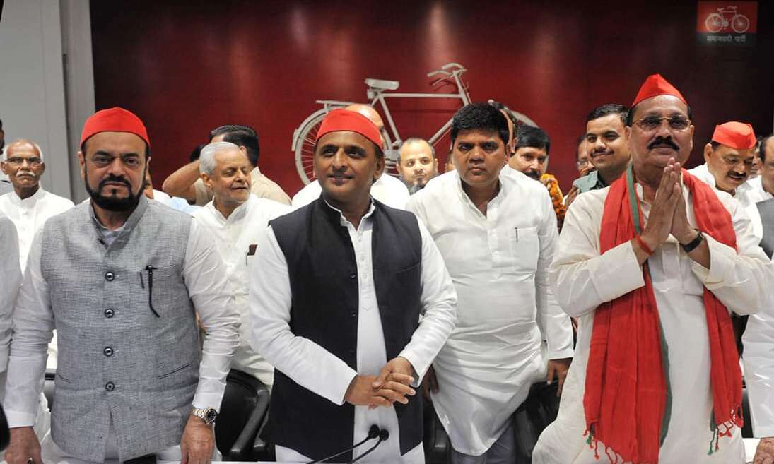 बसपा, कांग्रेस और भाजपा के कई वरिष्ठ नेताओं  ने एसपी की सदस्यता ग्रहण की
