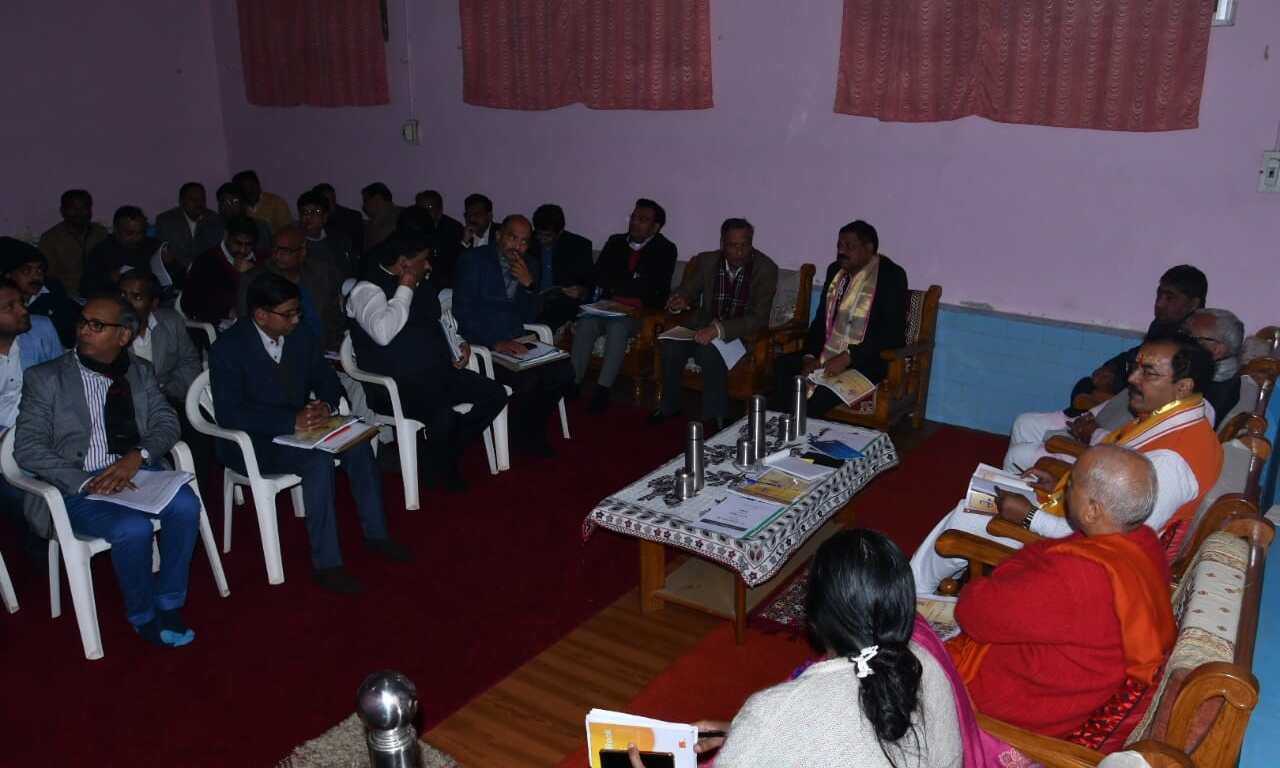 जरूरी सड़कों का निर्माण प्राथमिकता के आधार पर किया जाये  : केशव प्रसाद मौर्य