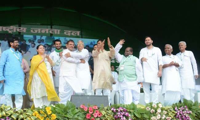 देश बचाओ-भाजपा भगाओ विपक्षी दलों के नेताओं को बटोरकर देश में नए महागठबंधन का सपना बुना