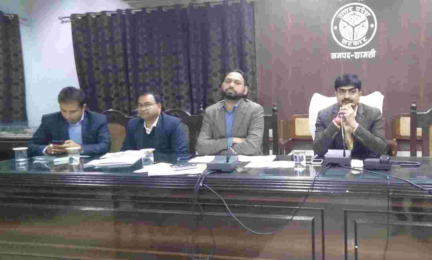नगर के अंदर नियमित रूप से साफ सफाई हो इसका विशेष रूप से ध्यान रखा जाए : डीएम