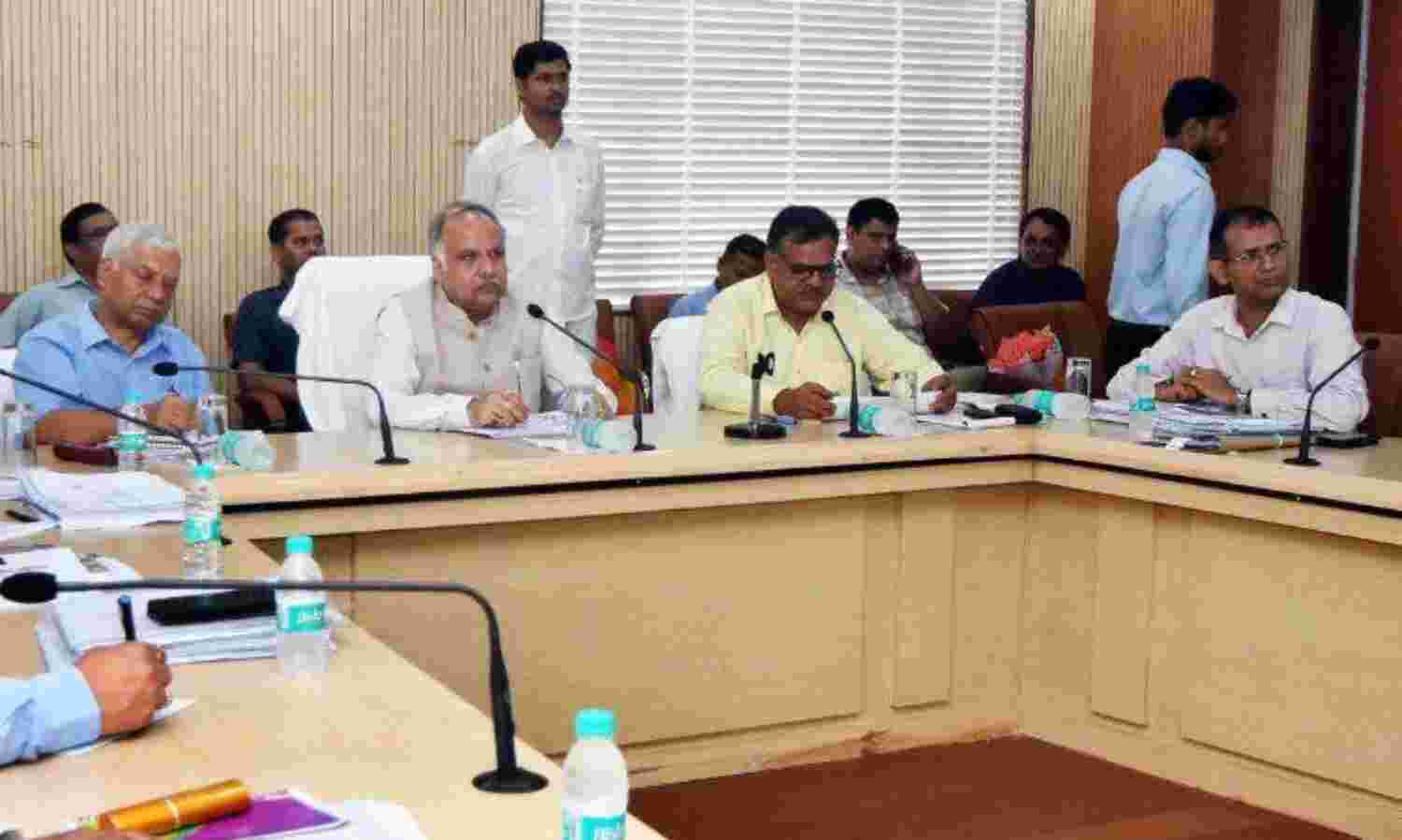 अवैध डेयरियों को हटाने का कार्य अभियान चलाकर प्रभावी रूप से क्रियान्वित किया जाय : आशुतोष टंडन