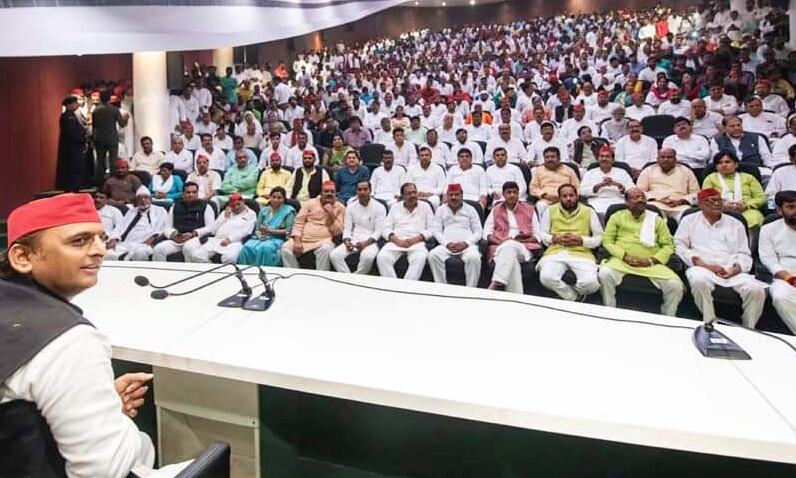 सत्ता का दंभ अब सिर चढ़कर बोल रहा है : अखिलेश यादव