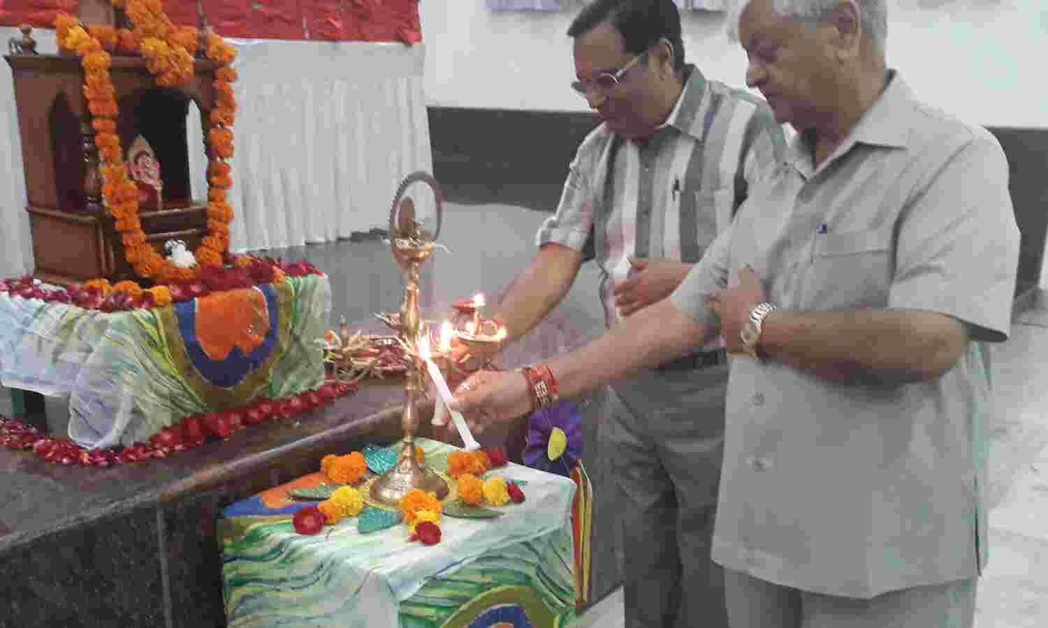 एम.जी. पब्लिक स्कूल में धूमधाम से मनाया दीपोत्सव पर्व