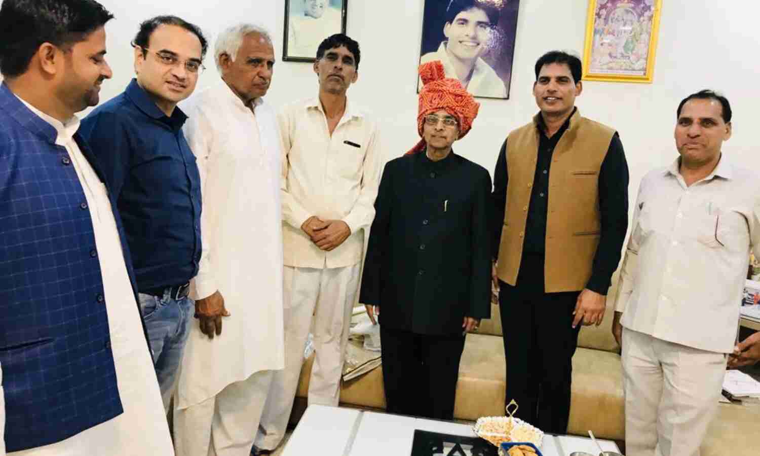 राष्ट्रीय अल्पसंख्यक शैक्षणिक आयोग के अध्यक्ष पहुंचे ईश्वर मावी के घर