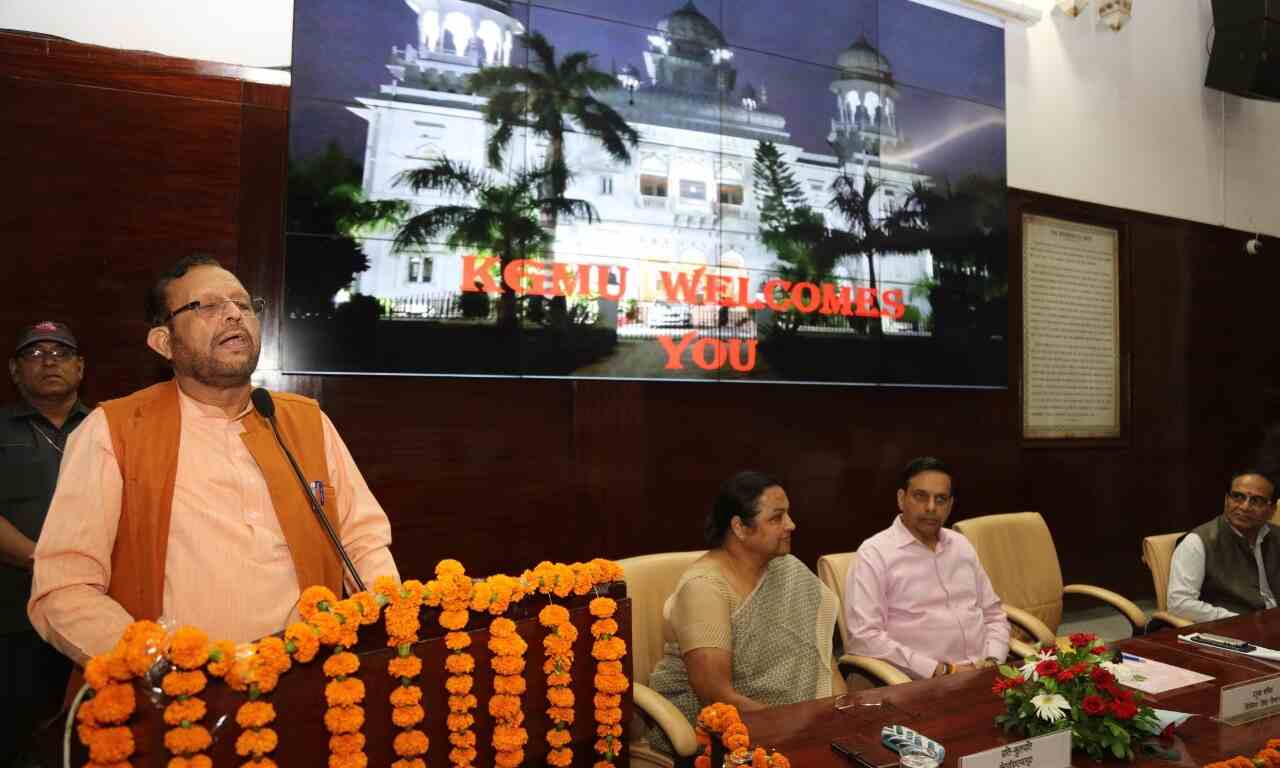 चिकित्सक मरीजों को बेहतर चिकित्सा सुविधा के साथ उनसे शालीनता के साथ व्यवहार करें - सुरेश खन्ना
