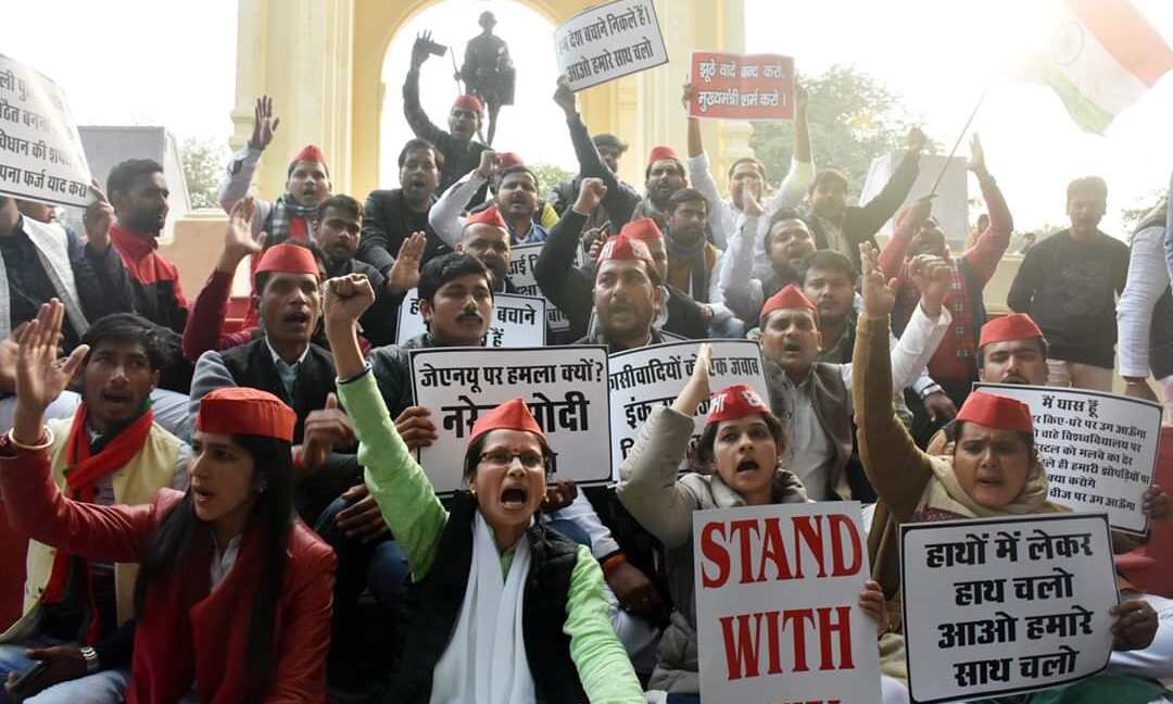 जेएनयू में गुंडागर्दी और  स्टूडेंट्स पर हुए अत्याचार के खिलाफ़ समाजवादी छात्रसभा ने धरना  दिया