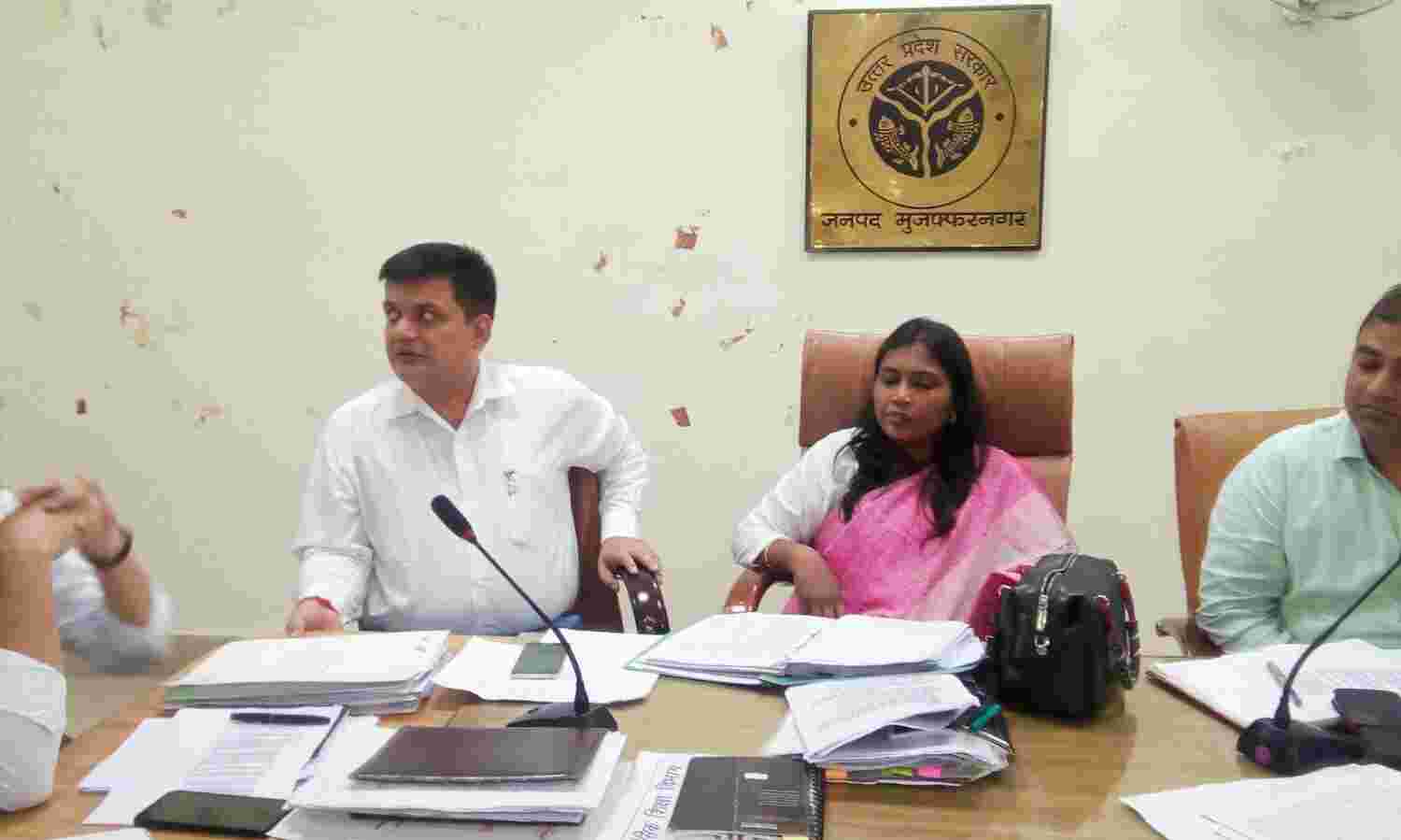 मानक पूर्ण करने वाली स्कूल की गाडियों पर कार्यवाही नही की जायेगी : जिलाधिकारी