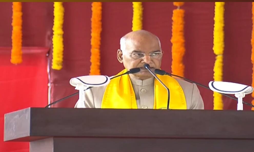 छात्रों में सत्यनिष्ठा अनुशासन सहिष्णुता और कानून के प्रति सम्मान का भाव पैदा करे : राष्ट्रपति