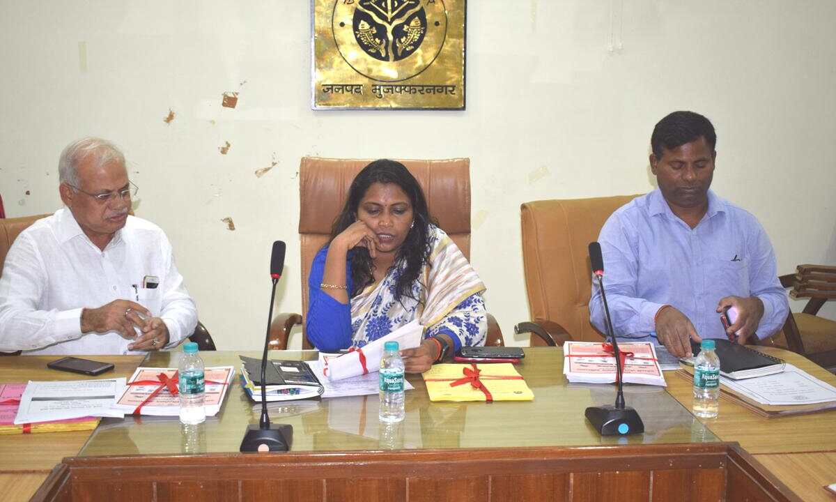 जिलाधिकारी ने किया संचारी रोग नियंत्रण अभियान का शुभारम्भ