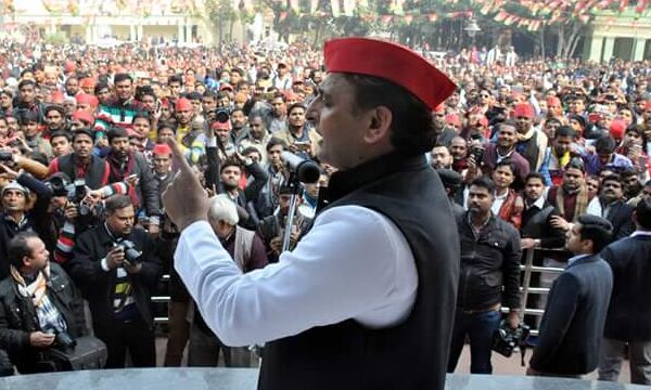 उत्तर प्रदेश का किसान आंदोलित है राज्य सरकार अपने वादे पूरे करने में विफल साबित हुई है :अखिलेश यादव