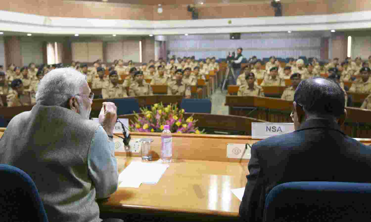 2016 बैच के प्रशिक्षु आईपीएस अधिकारियों ने प्रधानमंत्री से मुलाकात की