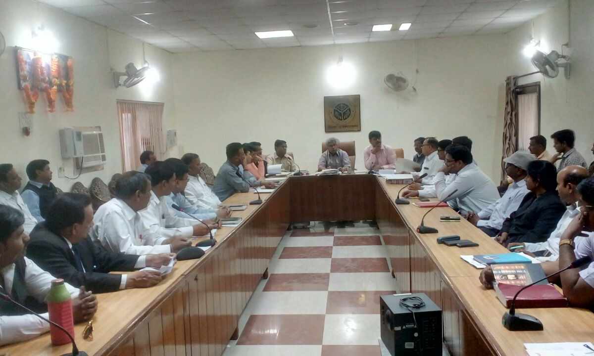 भू माफियाओं पर प्रभावी कार्यवाही न करने वाले अधिकारियों के विरूद्व की जायेगी कडी कार्यवाही : जिलाधिकारी