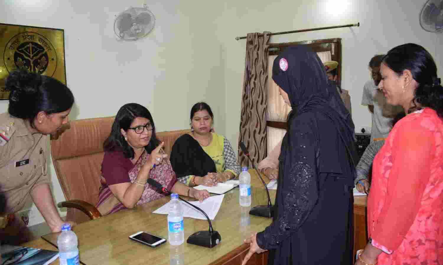 पीडित महिलाएं अपनी समस्या महिला आयोग के समक्ष रखे : डॉ प्रिंयवदा तोमर