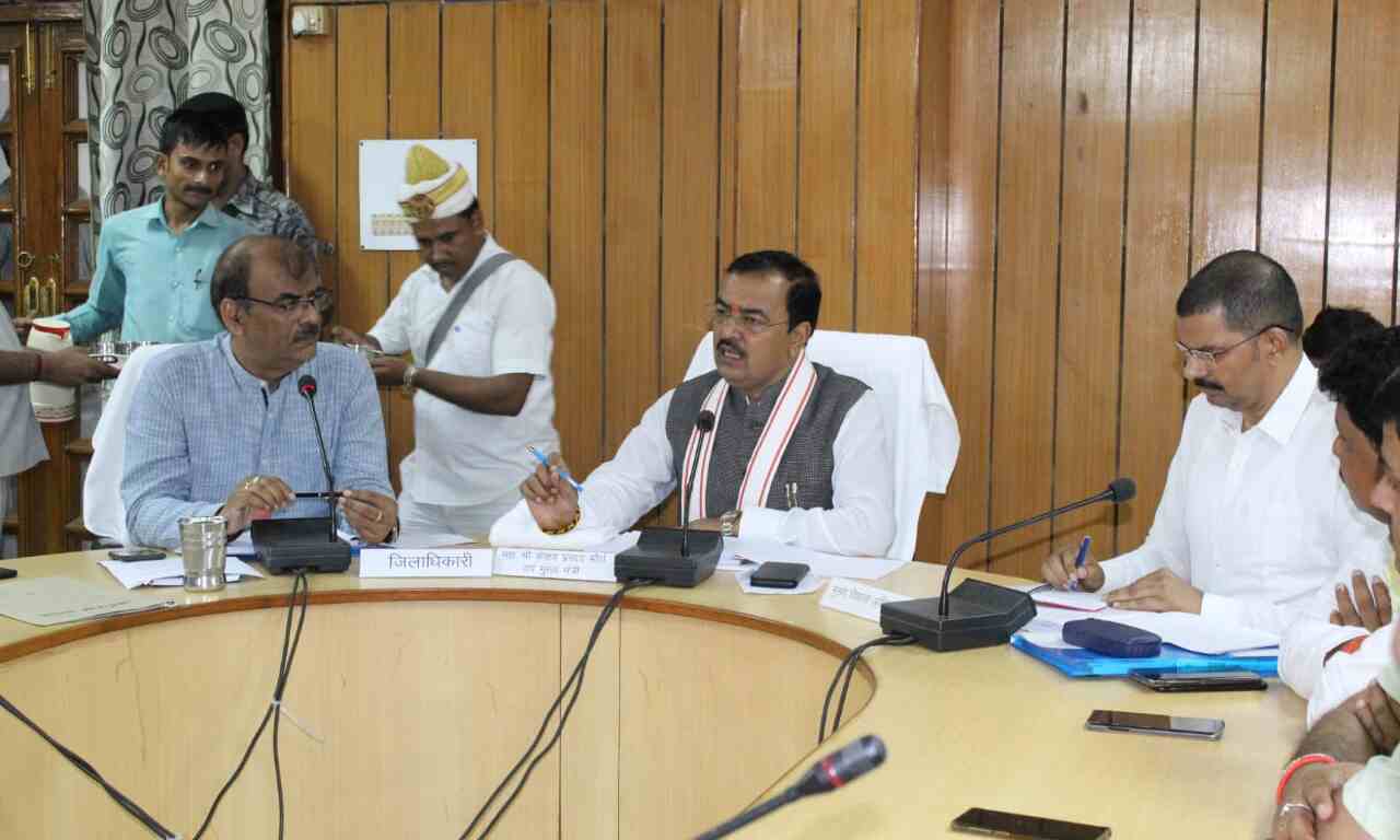उप मुख्यमंत्री ने की विकास कार्यों की गहन समीक्षा