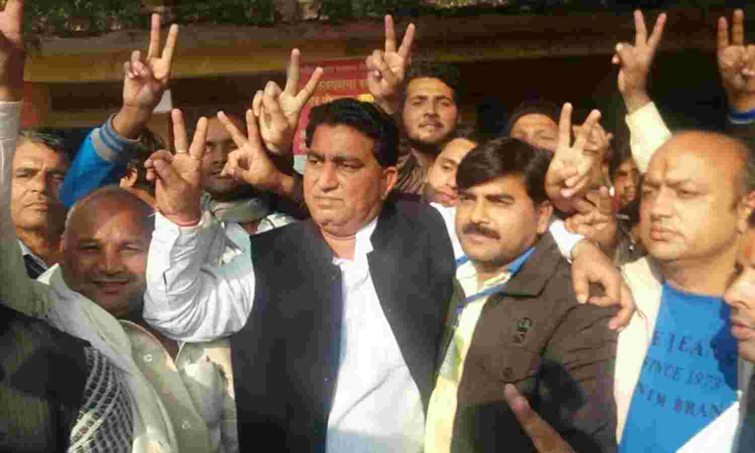 चरथावल नगर पंचायत में फिर जीते सतेंद्र त्यागी