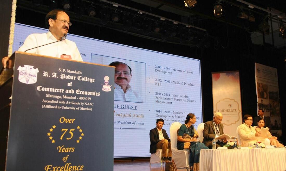 शिक्षा का इस्‍तेमाल छात्रों में सशक्‍त चरित्र निर्माण तथा नैतिक मूल्‍यों के समावेश के लिए होना चाहिए: उपराष्‍ट्रपति