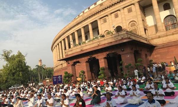 योग स्मरण शक्ति पर प्रवीणता हासिल करने की चेतन प्रक्रिया है. प्रह्लाद जोशी
