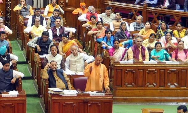 लोकतंत्र में संवाद सबसे सशक्त माध्यम है : योगी आदित्यनाथ