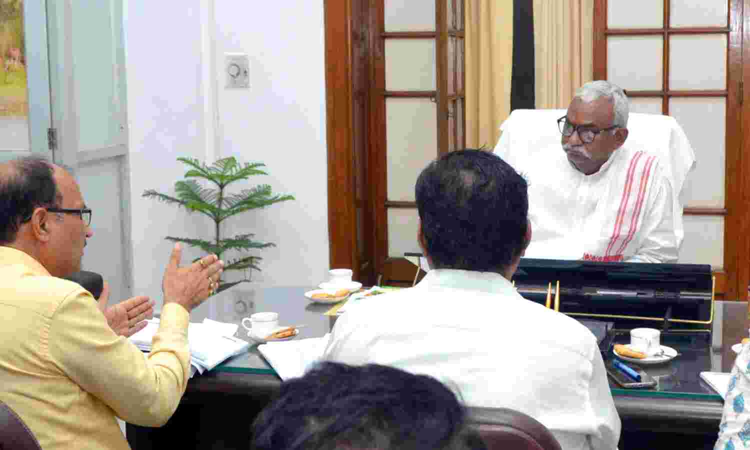 समस्त योजनाओं का लाभ किसानों को सुलभ कराने के लिये व्यापक इंतजाम किये जायें : श्रीराम चौहान