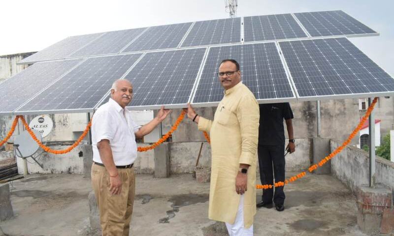 राज्य सरकार द्वारा ग्रिड संयोजित रूफ-टाॅफ सोलर पावर प्लांट की स्थापना