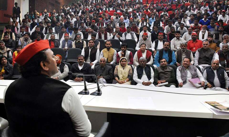 केन्द्रीय बजट में वादों की झड़ी है, झूठे दिलासे देने में कोई कमी नहीं है : अखिलेश यादव