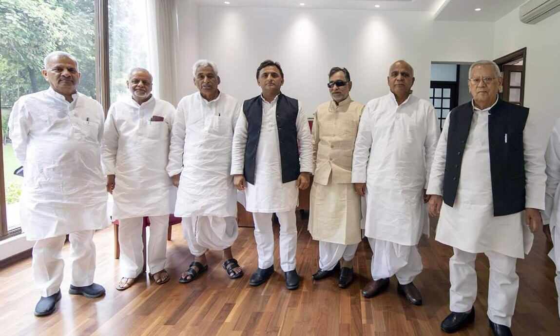 रामपुर में आजम खां पर सात दर्जन मुकदमें, सपा ने कार्रवाई को बताया प्रशासनिक अराजकता
