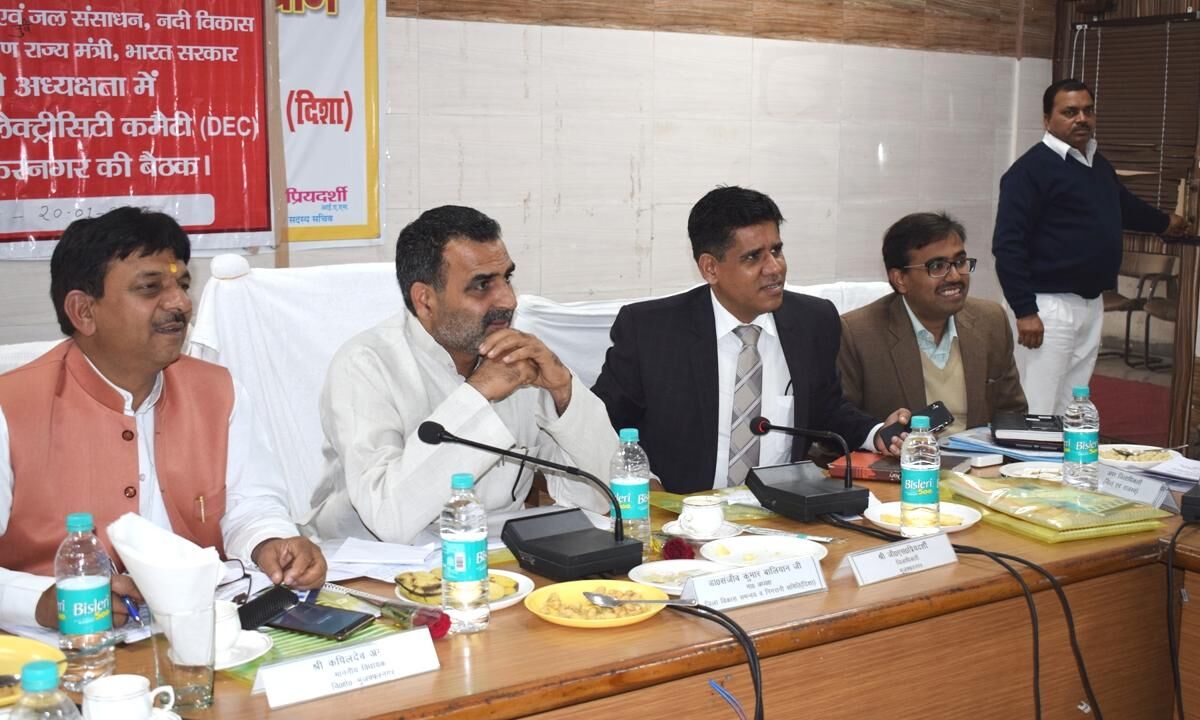 सांसद एवं विधायक तथा जिलाधिकारी  ने किया पीओएस मशीन का उद्घाटन