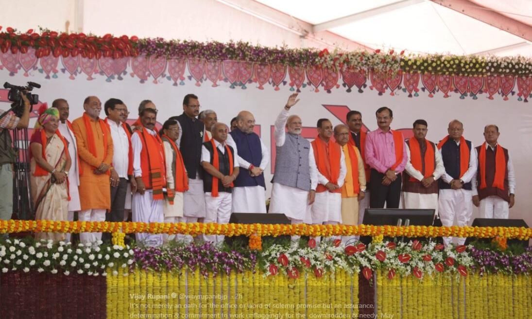 विजय रुपाणी ने दूसरी बार गुजरात मुख्यमंत्री के पद की शपथ ली विजय रुपाणी ने दूसरी बार गुजरात मुख्यमंत्री के पद की शपथ ली