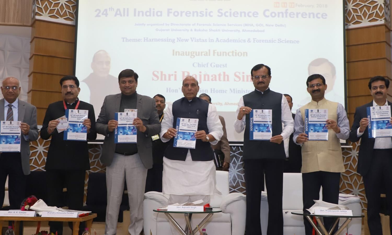 सरकार महिलाओं के खिलाफ साइबर अपराध रिपोर्ट करने के लिए एक साइबर अपराध रिपोर्टिंग पोर्टल बनाएगी : राजनाथ सिंह