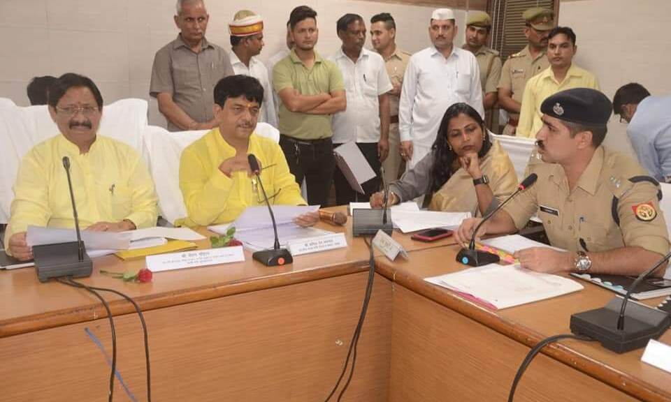 मुजफ्फरनगर के प्रभारी मंत्री चेतन चौहान ने की विकास कार्यो व कानून व्यवस्था की समीक्षा