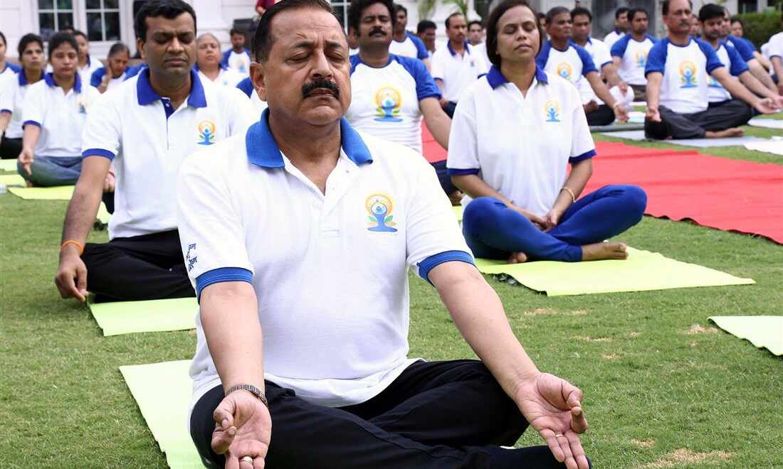 डॉ. जितेन्‍द्र सिंह 5वें अंतर्राष्‍ट्रीय योग दिवस के अवसर पर योग कार्यक्रम में शामिल हुए
