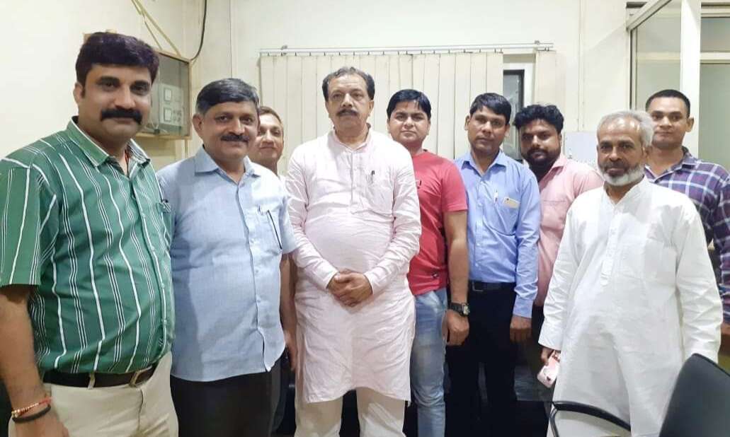 उत्तर प्रदेश विधान परिषद स्नातक मेरठ सहारनपुर मंडल पद के प्रत्याशी सुनील कुमार त्यागी ने जनसंपर्क किया