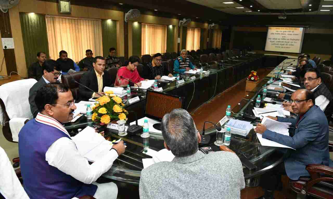 विवादित परियोजनाओं का हल शीघ्र निकालकर पूर्ण किया जाय : केशव प्रसाद मौर्य