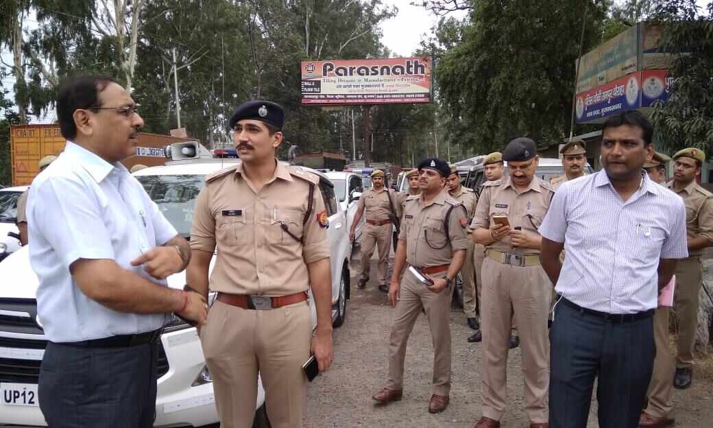 जिला अधिकारी अजय शंकर पांडे एवं वरिष्ठ पुलिस अधीक्षक अभिषेक यादव ने कांवड़ मार्ग का किया निरीक्षण