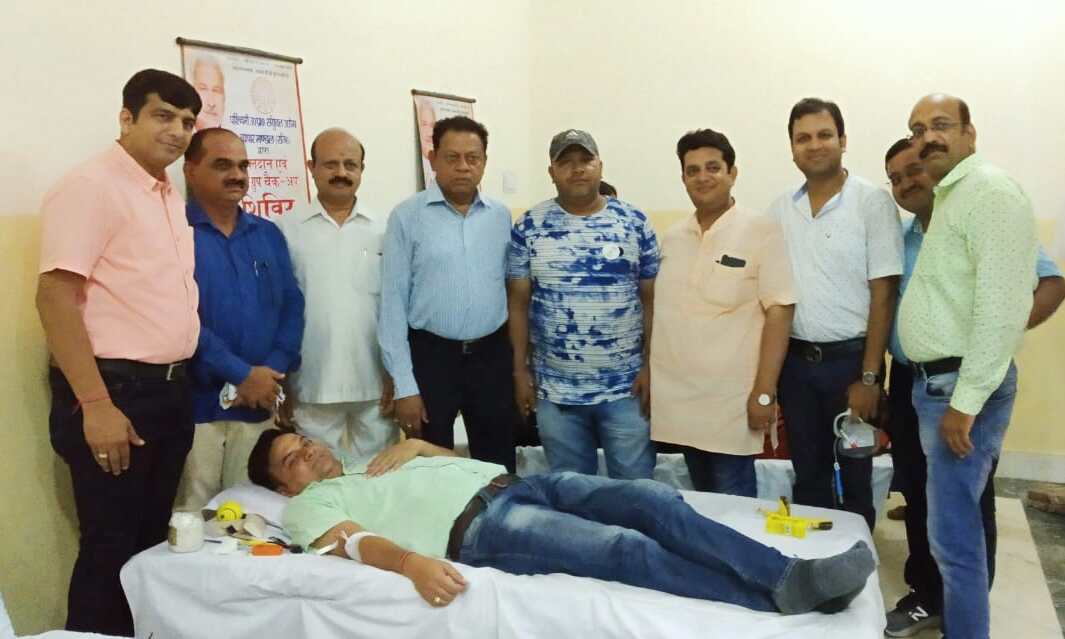 स्व. नेकीराम गर्ग की ग्यारहवीं पुण्यतिथि पर रक्तदान शिविर का आयोजन