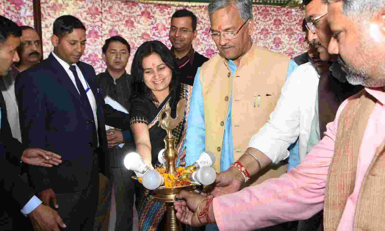 मुख्यमंत्री  त्रिवेन्द्र सिंह रावत ने एल.ई.डी. ग्राम लाईट प्रशिक्षण कार्यक्रम का शुभारम्भ किया