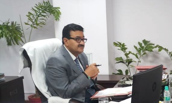 निर्यातकों के सभी दावों का निस्तारण एक माह के अन्दर कराने के दिये सख्त निर्देश