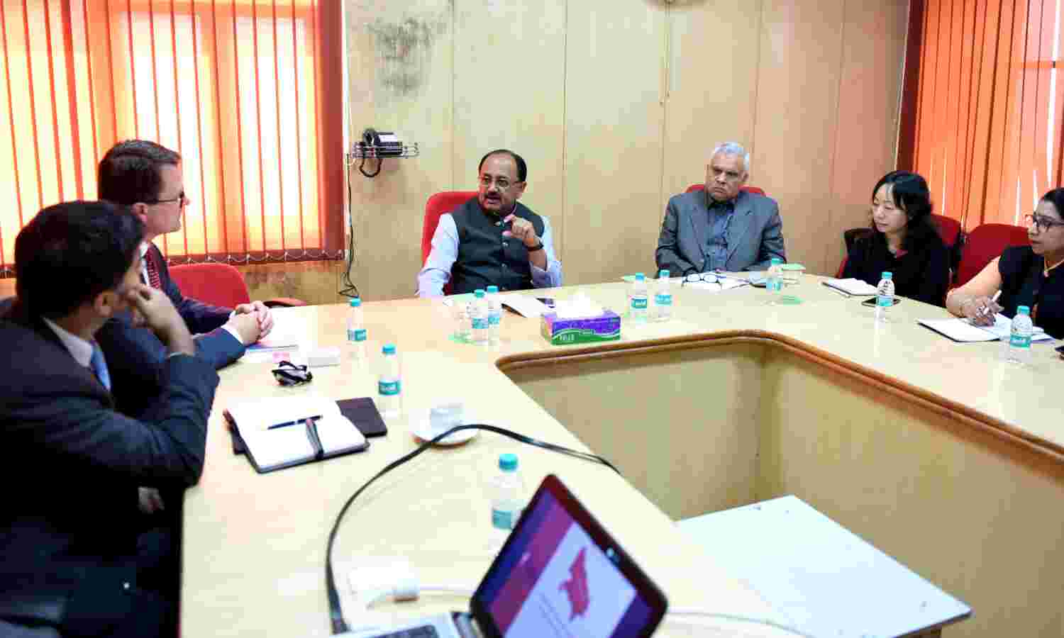 51 चिकित्सालयों को अपग्रेड कर 109 प्रकार की गतिविधियों को   दिया जायेगा नया स्वरूप : सिद्धार्थ नाथ सिंह