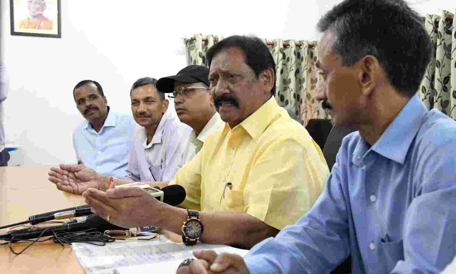 चेतन चौहान ने सैनिक कल्याण विभाग के कार्य-कलाप एवं योजनाओं की जानकारी ली