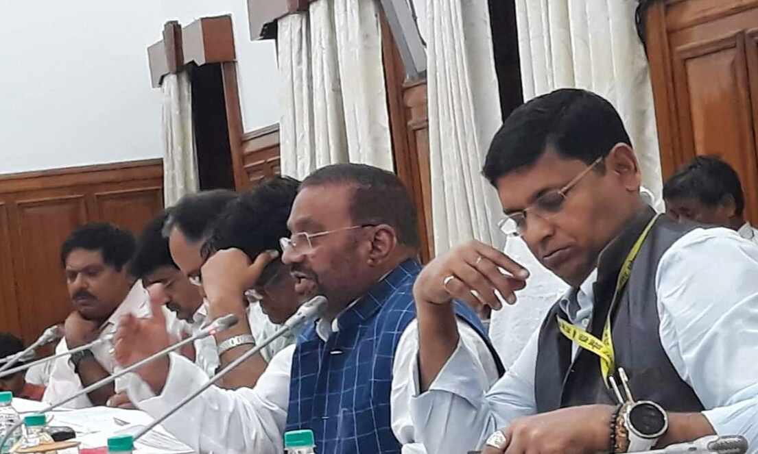 श्रम उपकर वसूली में गड़बड़ी करने वाली कम्पनियों को Black Listed कर दर्ज करें FIR :  स्वामी प्रसाद मौर्य