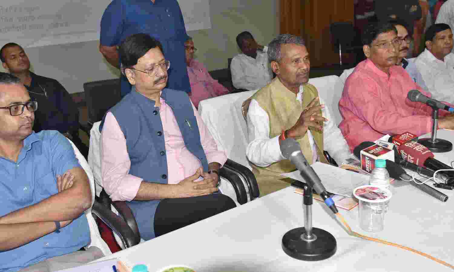 छात्रों को कोचिंग के दौरान सभी आवश्यक सुविधायें उपलब्ध करायी जाये : रमापति शास्त्री